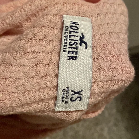 Hollister top!! Color blocked🛍  VGUC - Picture 2 of 2